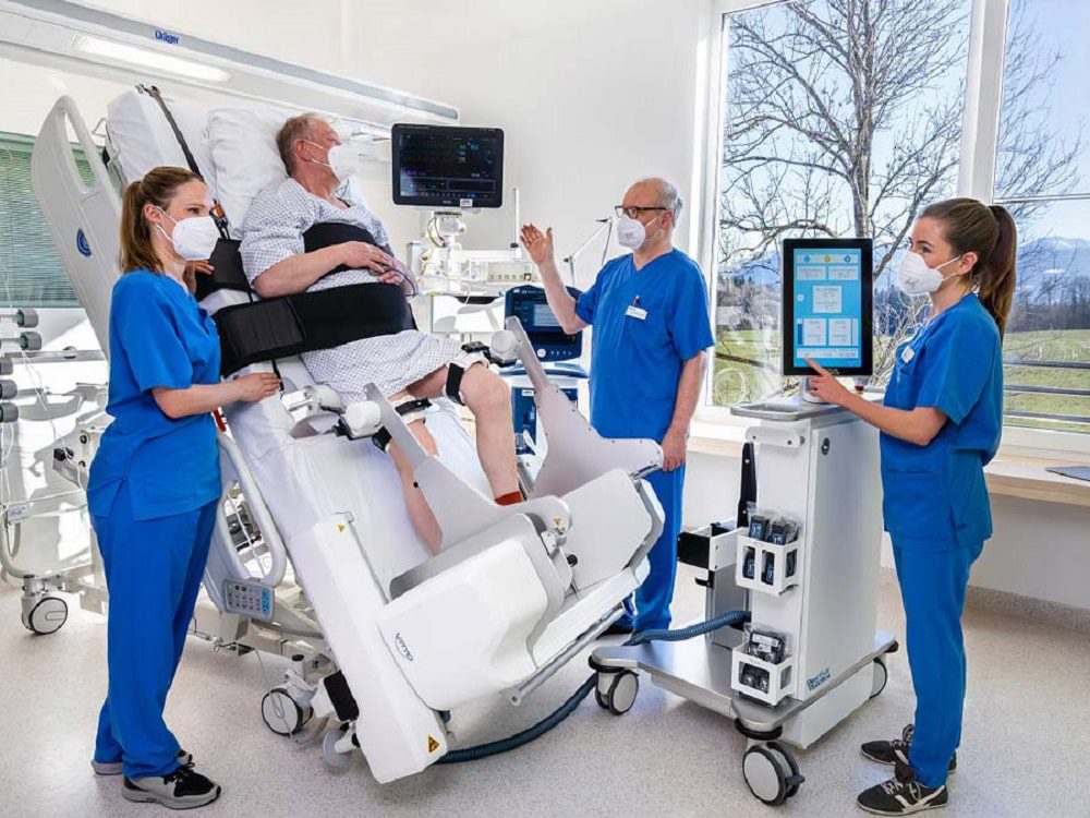 bknl4_newsbites-1_reactive-robotics_foto-website__thumb "What three nurses can do manually, one person can do with the robot. And our AI turns even a lay user into an expert." (Credit: Reactive Robotics)