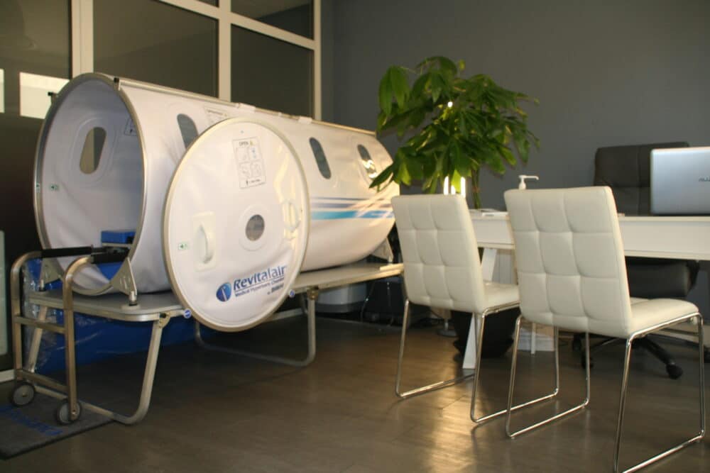 The chamber previously in Oxyclair's Marseille location. Courtesy of the clinic.