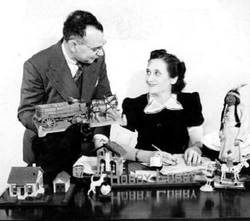 dave_elman-2 Dave Elman (1900-1967) was dubbed the "youngest and fastest hypnotist in the world" during his teenage years. (Credit: Dave Elman Hypnosis)