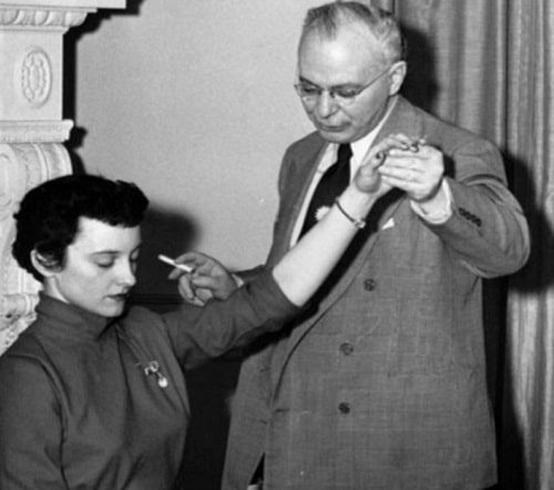 dave_elman-3-707x1024-1-1 Dave Elman (1900-1967) was dubbed the "youngest and fastest hypnotist in the world" during his teenage years. (Credit: Dave Elman Hypnosis)