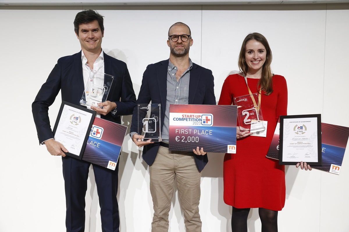 The winners of the MEDICA START-UP COMPETITION 2023, from left to right: Johannes Schaeferhoff, Yossi Horesh, Mareike Stallman. (Credit: Messe Düsseldorf)