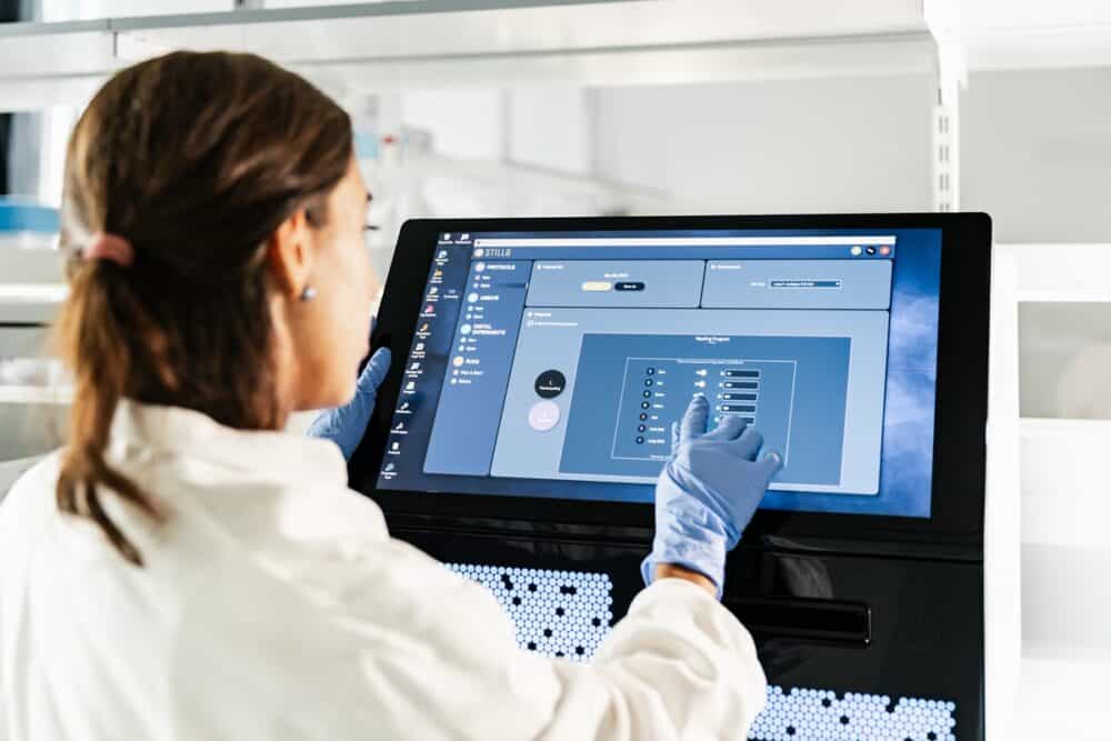 nioplus_stilla_mgamedtech3-1000x667-1 Created by Stilla in collaboration with MGA Medtech, the new Nio™+ is a versatile, all-in-one, fit-for-throughput, digital PCR instrument. (Credit: MGA Medtech)