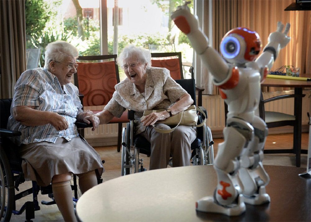 zora-nao-robot-ehpad-1 “Then all of a sudden little NAO arrives, waddling and singing old songs, and the elderly person’s face lights up.” (Credit: AFP)