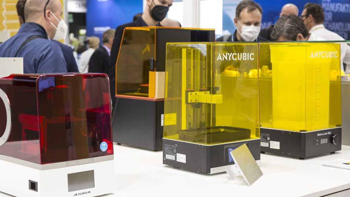 ids-2021-presents-the-status-quo-and-potential-of-additive-manufacturing-1188x668 A number of companies, such as BEGO, presented their 3D printers at IDS 2021. (Image: Koelnmesse)